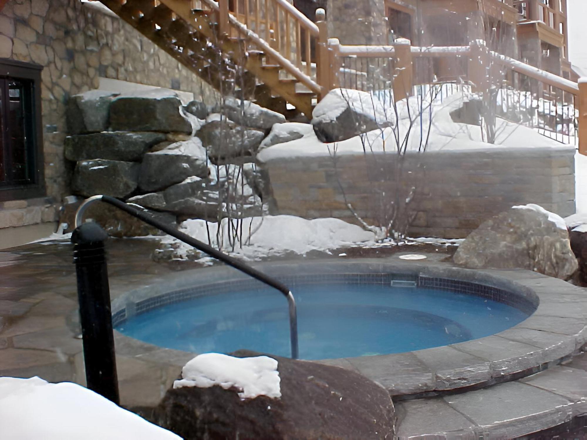 Luxurious Equinoxe Ski-In/Ski-Out Mont-Tremblant Exterior photo